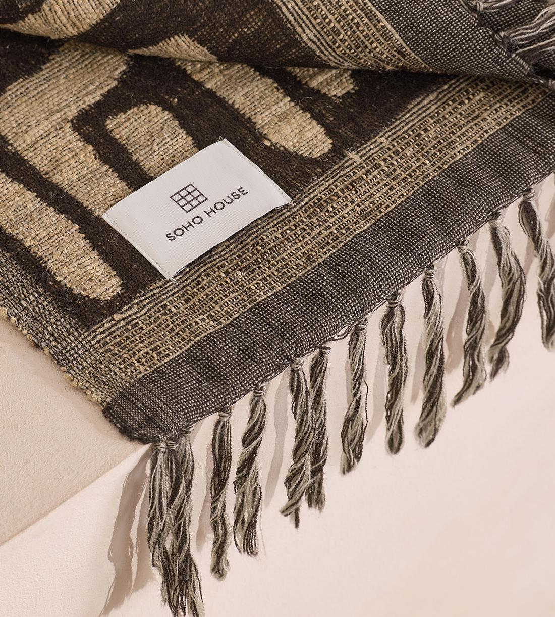 Veda Throw - 140 x 200cm - Images - Image 4