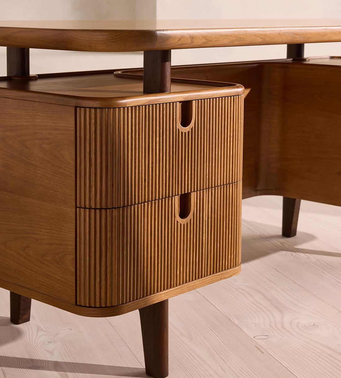 Alvis Desk - Images - Image 7