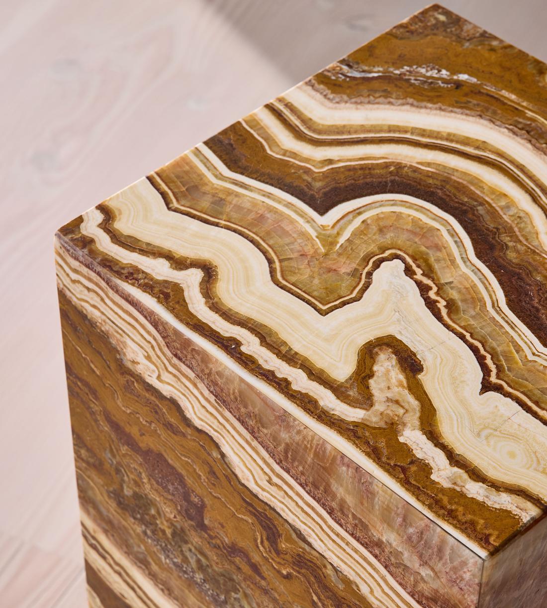 Delos Plinth - Dragon Onyx - Images - Image 4