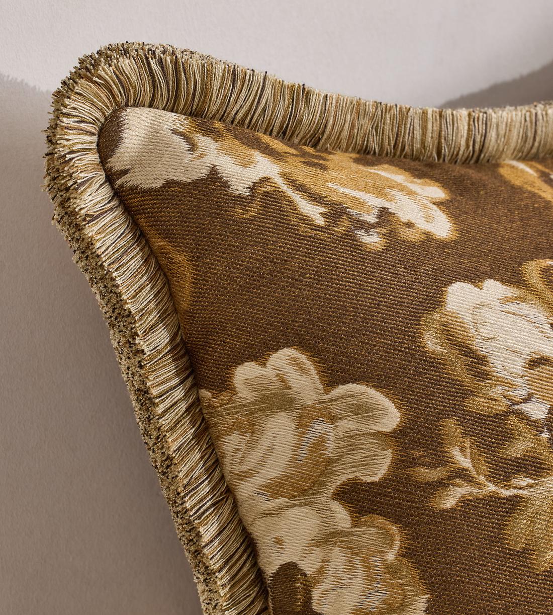 Celest Square Cushion - Images - Image 4
