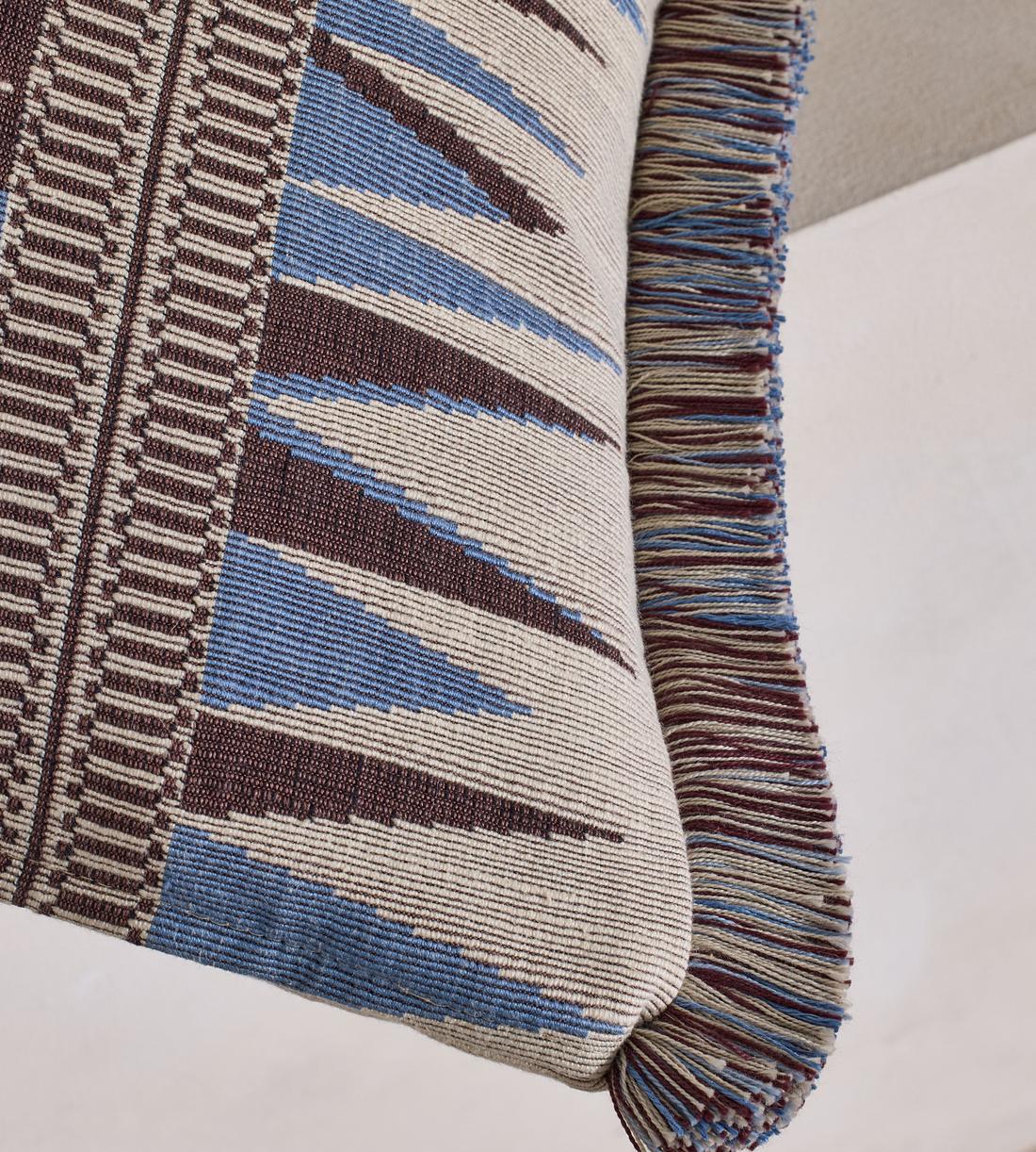 Irving Oblong Cushion - Sky - Images - Image 4