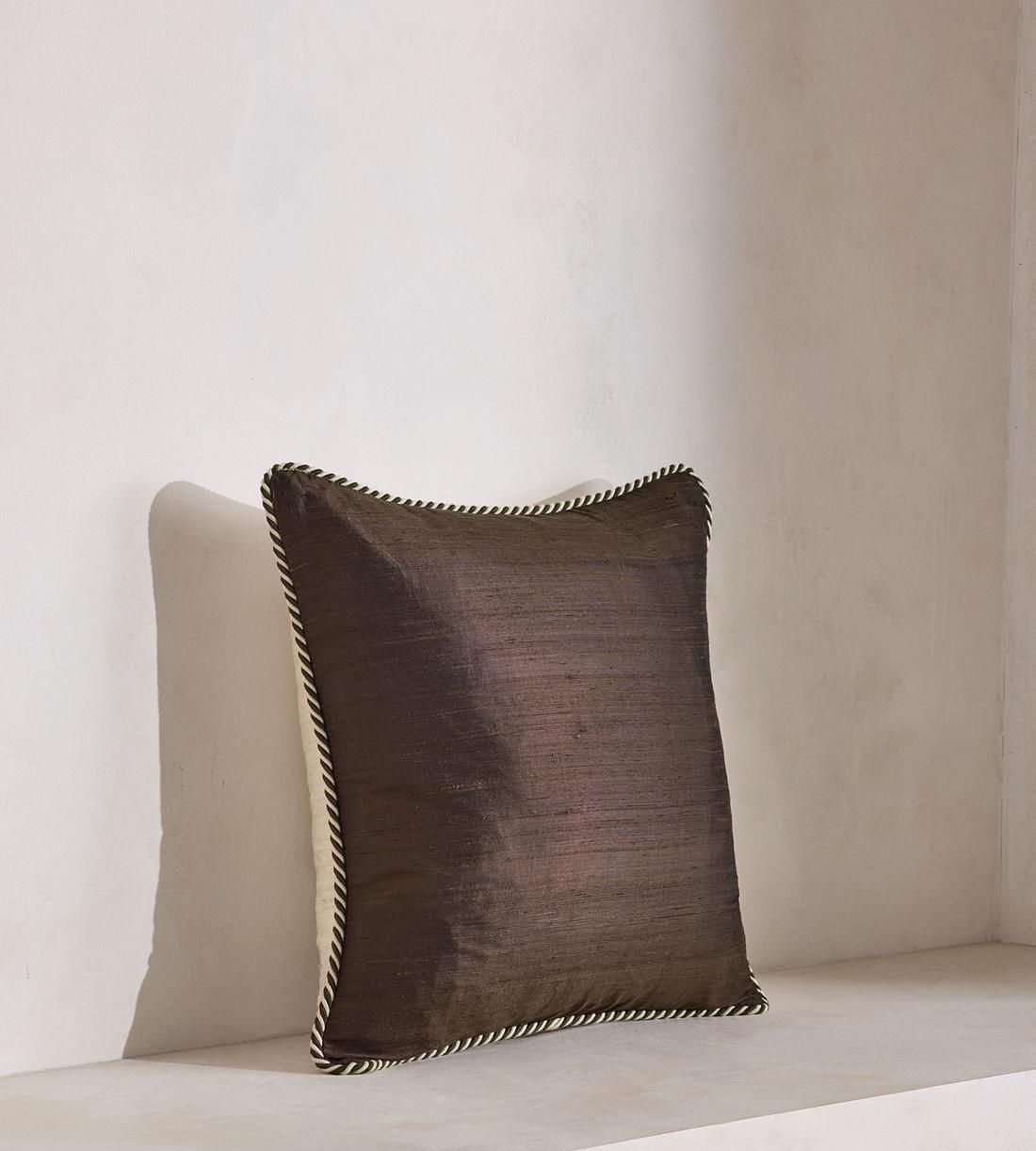 Florence Square Cushion - Chocolate - Images - Image 3