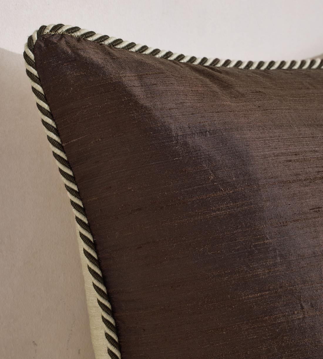Florence Square Cushion - Chocolate - Images - Image 5