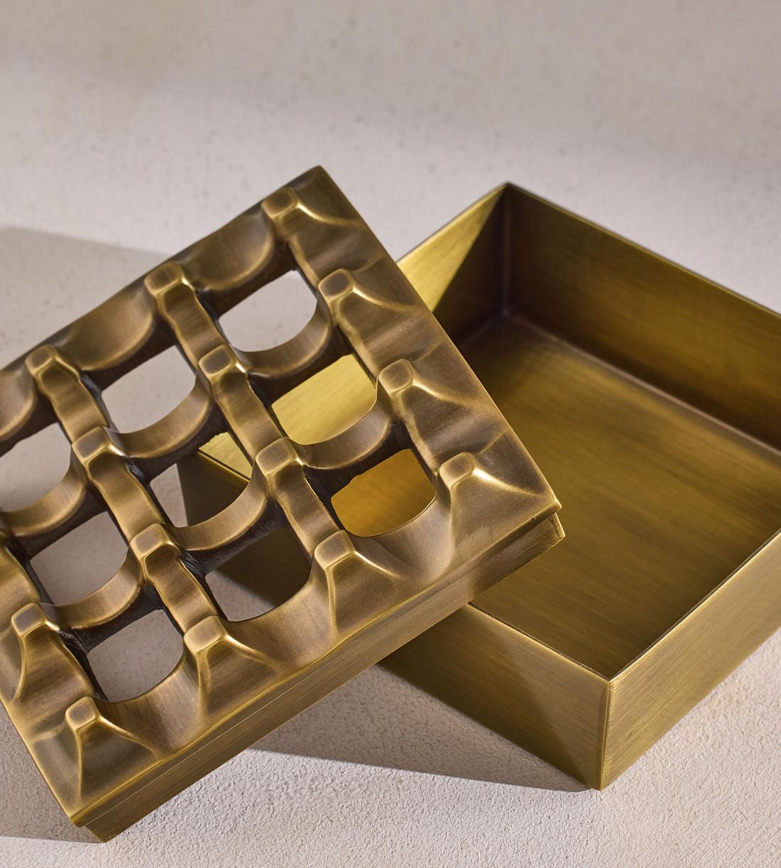House Square Ashtray - Images - Image 3