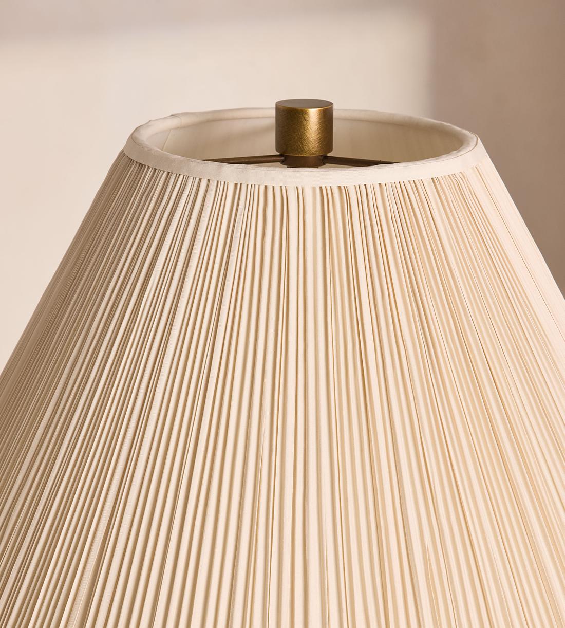 Clover Table Lamp - Mappa Burl - US - Images - Image 3