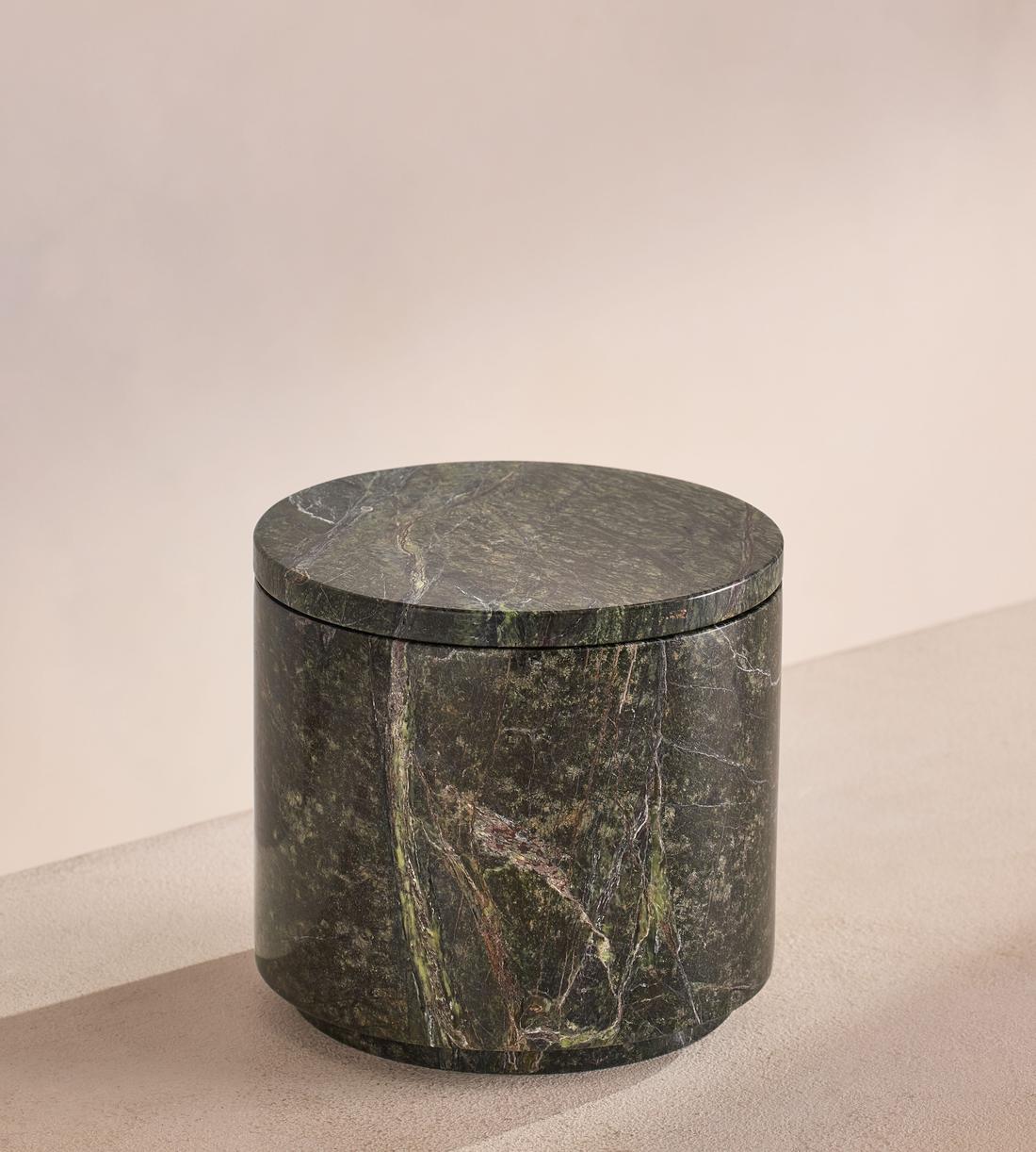 Leather & Oud Candle - Forest Green Marble - 660g - Listing - Image 2
