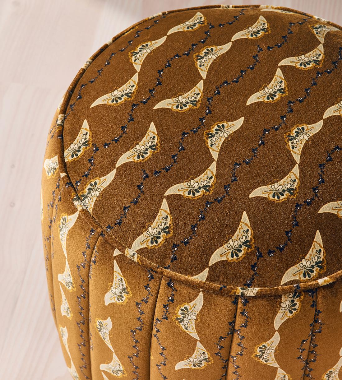 Romi Footstool - Deklan Velvet - US - Images - Image 5