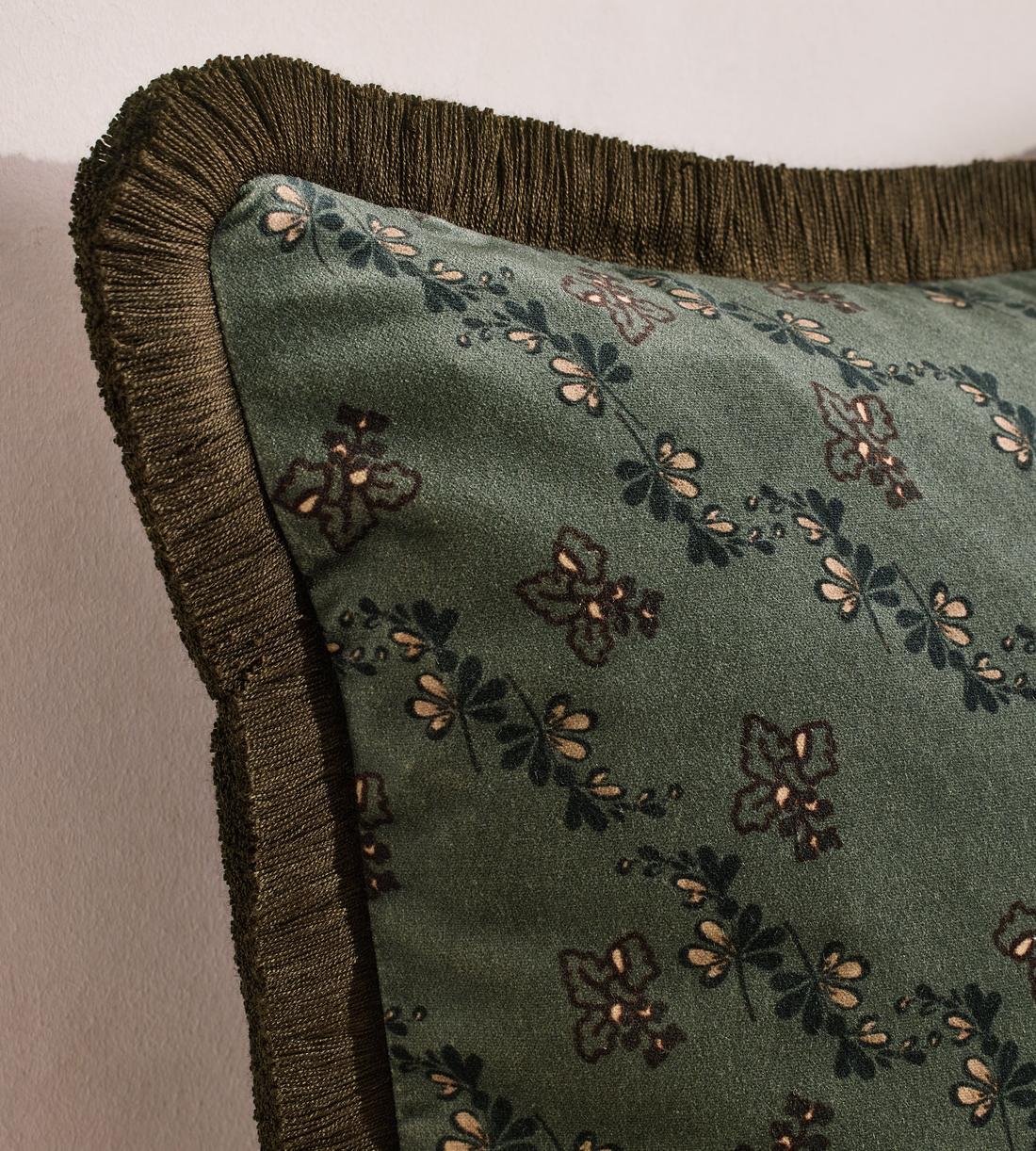 Mira Square Cushion - Images - Image 3