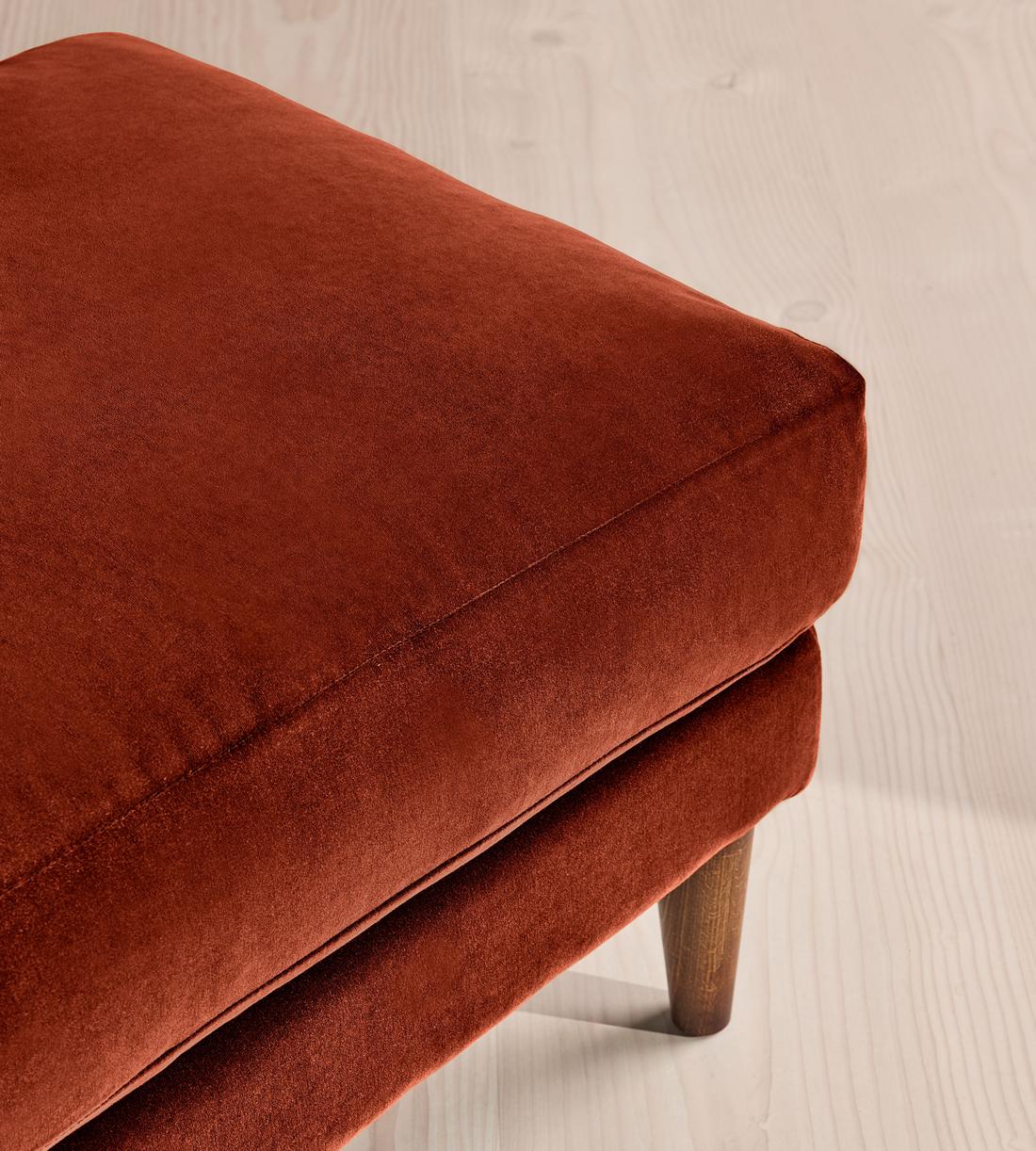 Reya Ottoman Velvet - Rust - Images - Image 4