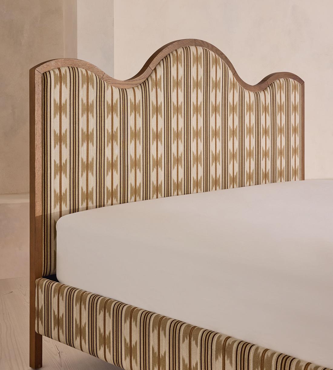 Aubrey Bed - Queen - Linen - Watkins - US - Images - Image 3