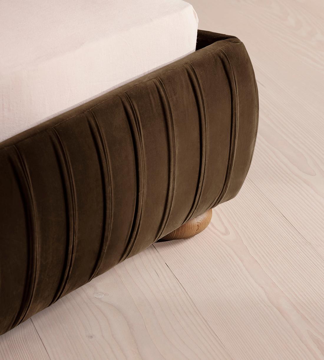 Vivienne Bed - King - Velvet - Chocolate - US - Images - Image 4