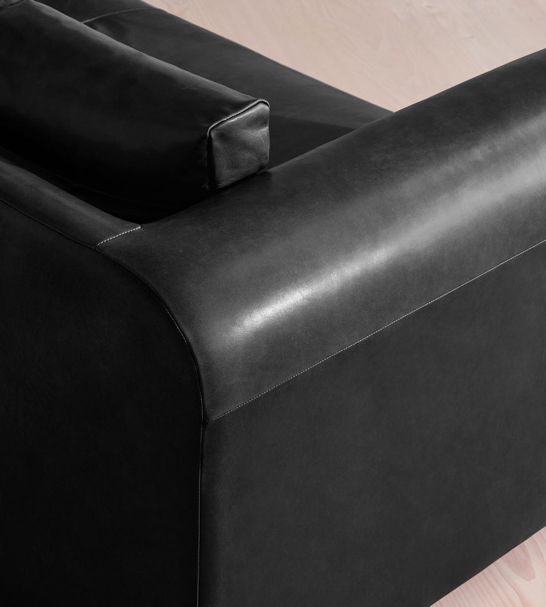 Farrell Three Seater Sofa - Leather - Black - UK - Images - Image 5