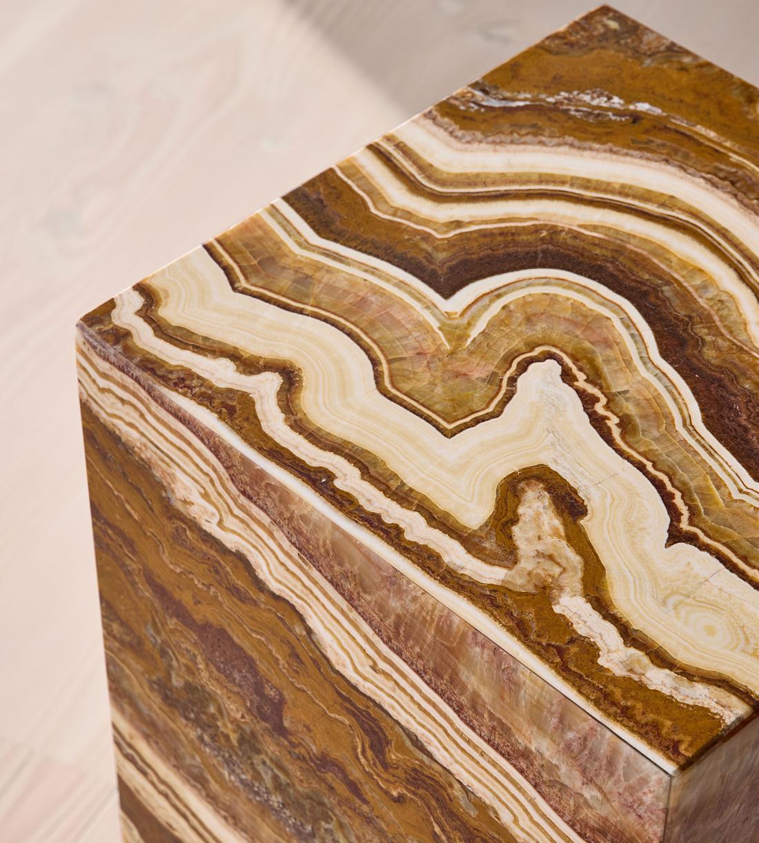 Delos Plinth - Dragon Onyx - Images - Image 4