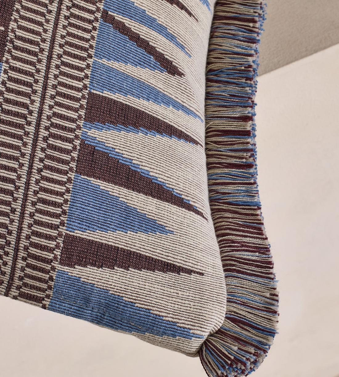 Irving Oblong Cushion - Sky - Images - Image 4