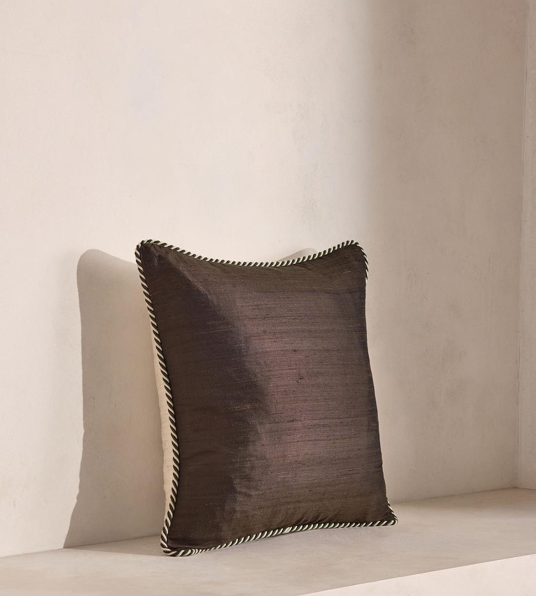 Florence Square Cushion - Chocolate - Images - Image 4