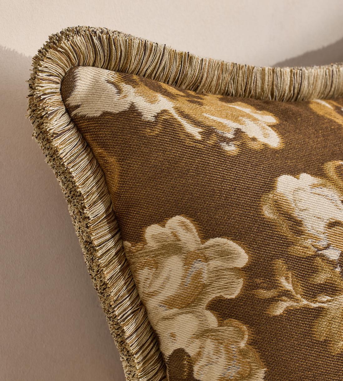 Celest Square Cushion - Images - Image 4