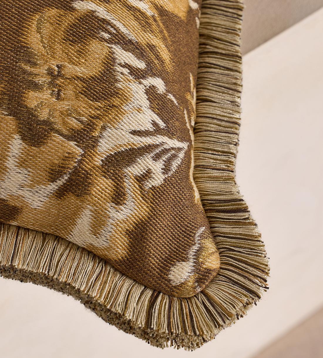 Celest Square Cushion - Images - Image 5
