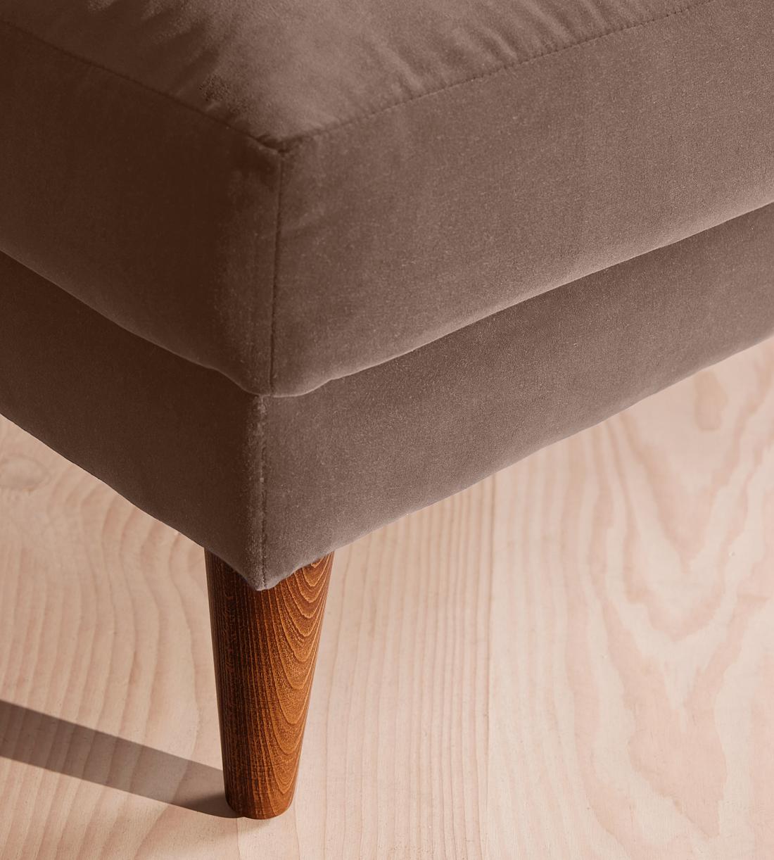 Reya Ottoman - Velvet - Taupe - Images - Image 3