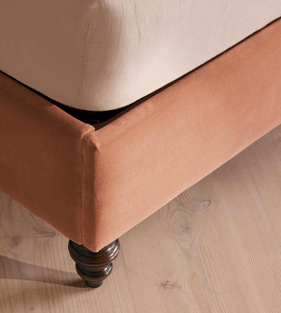 Rivas Bed - King - Velvet - Antique Rose - Images - Image 4