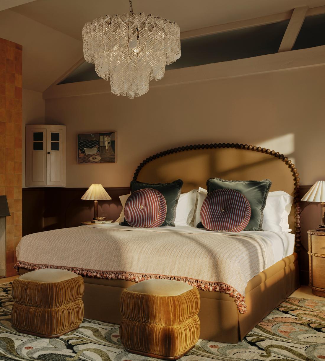 Mika Bed - King - Linen - Ochre - US - Lifestyle - Image 3
