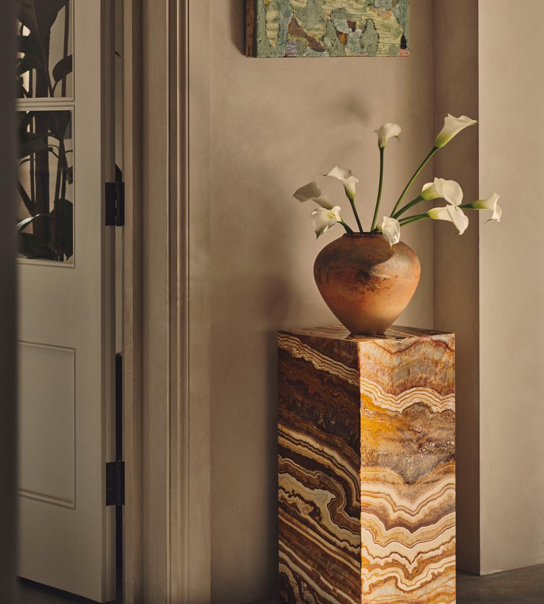Delos Plinth - Dragon Onyx - Lifestyle - Image 1