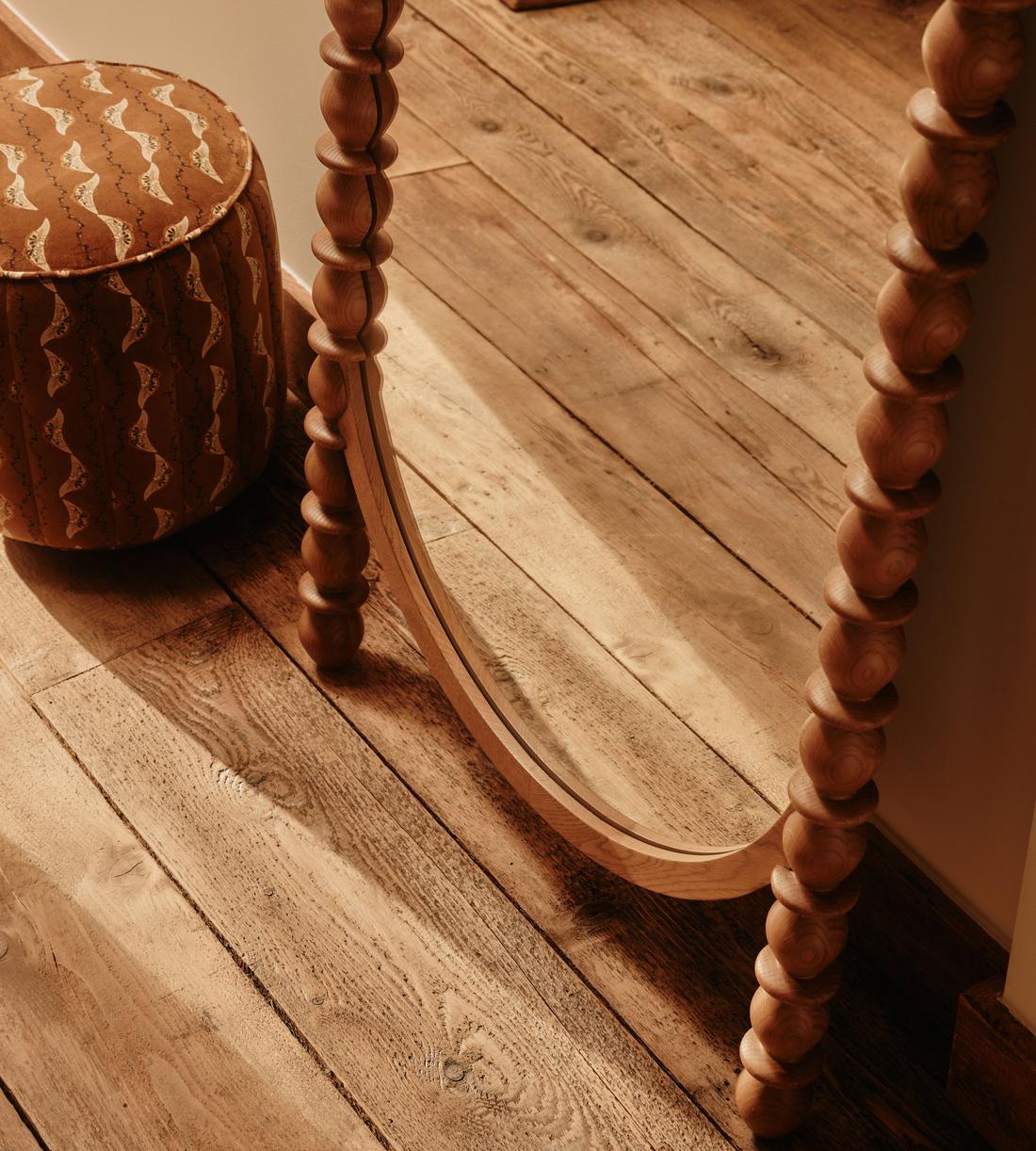 Romi Footstool - Deklan Velvet - US - Lifestyle - Image 2