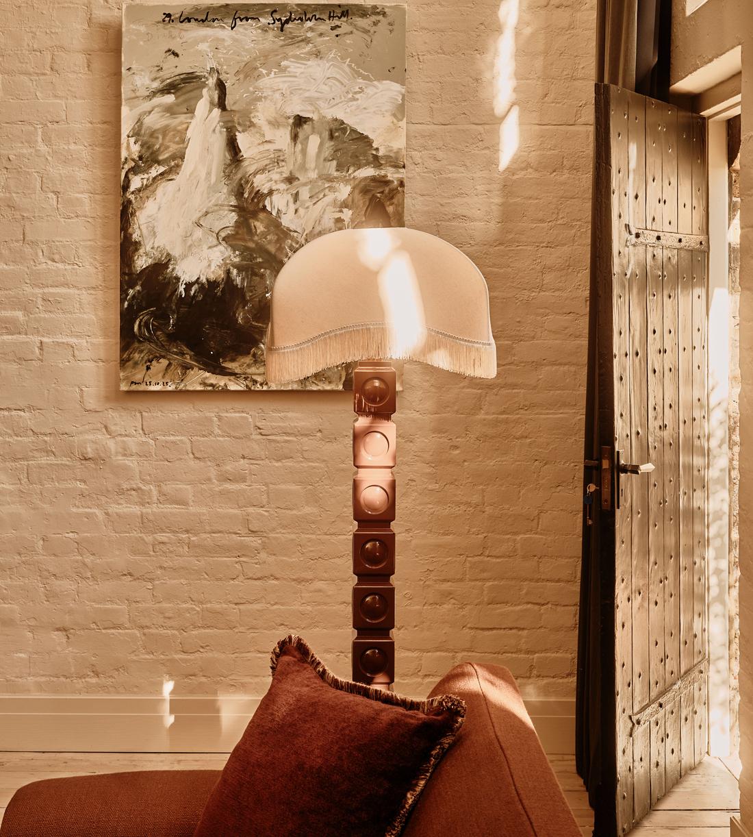 Reno Floor Lamp Complete - Bordeaux - US - Lifestyle - Image 5