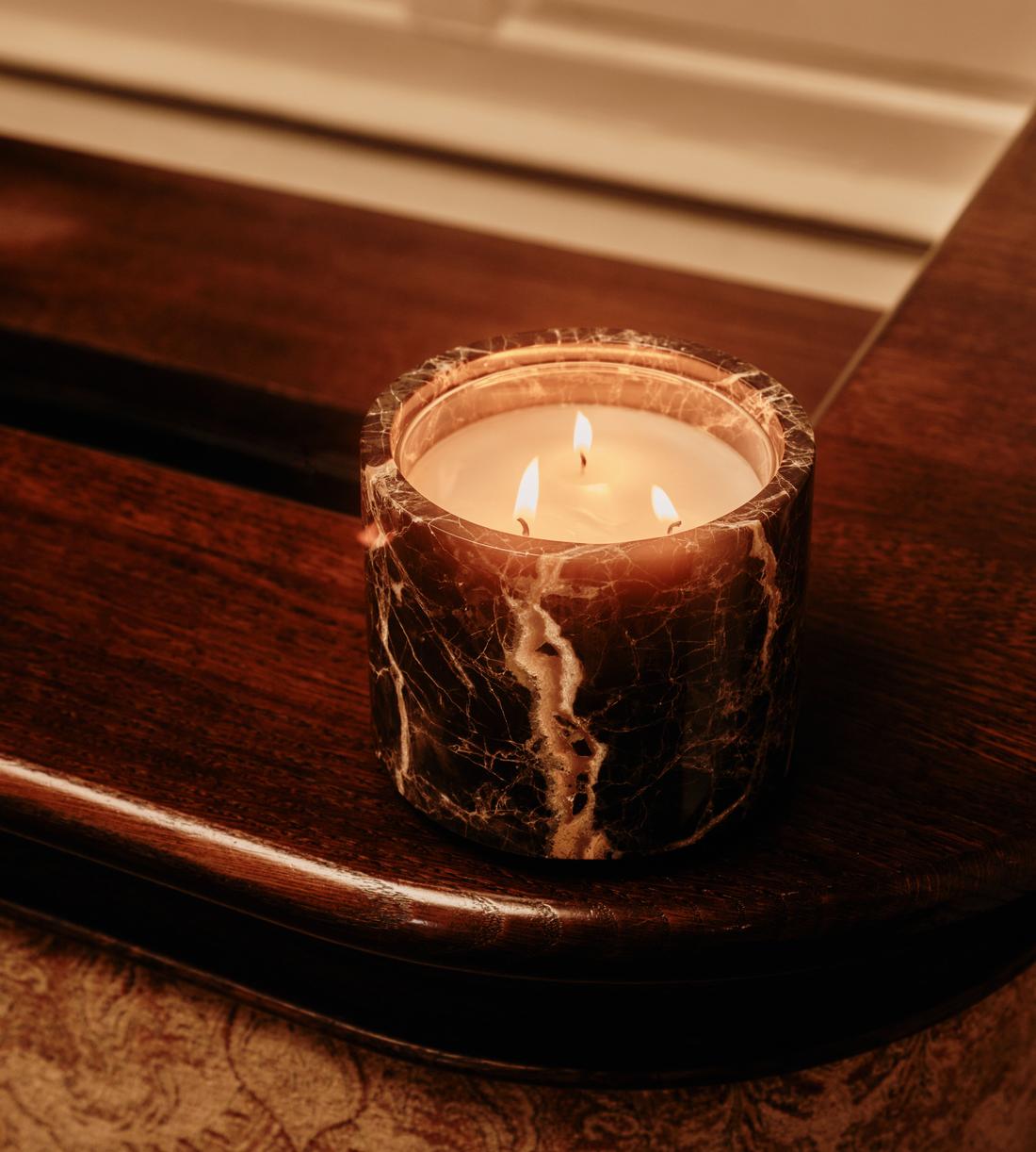 Leather & Oud Candle - Dark Emperador Marble - 660g - Member Exclusive - Lifestyle - Image 1