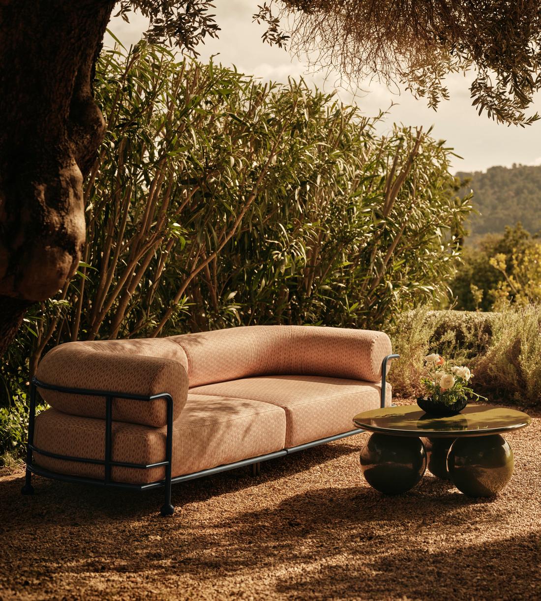 Oxley Outdoor Coffee Table - Concrete - Pine - Images - Image 6