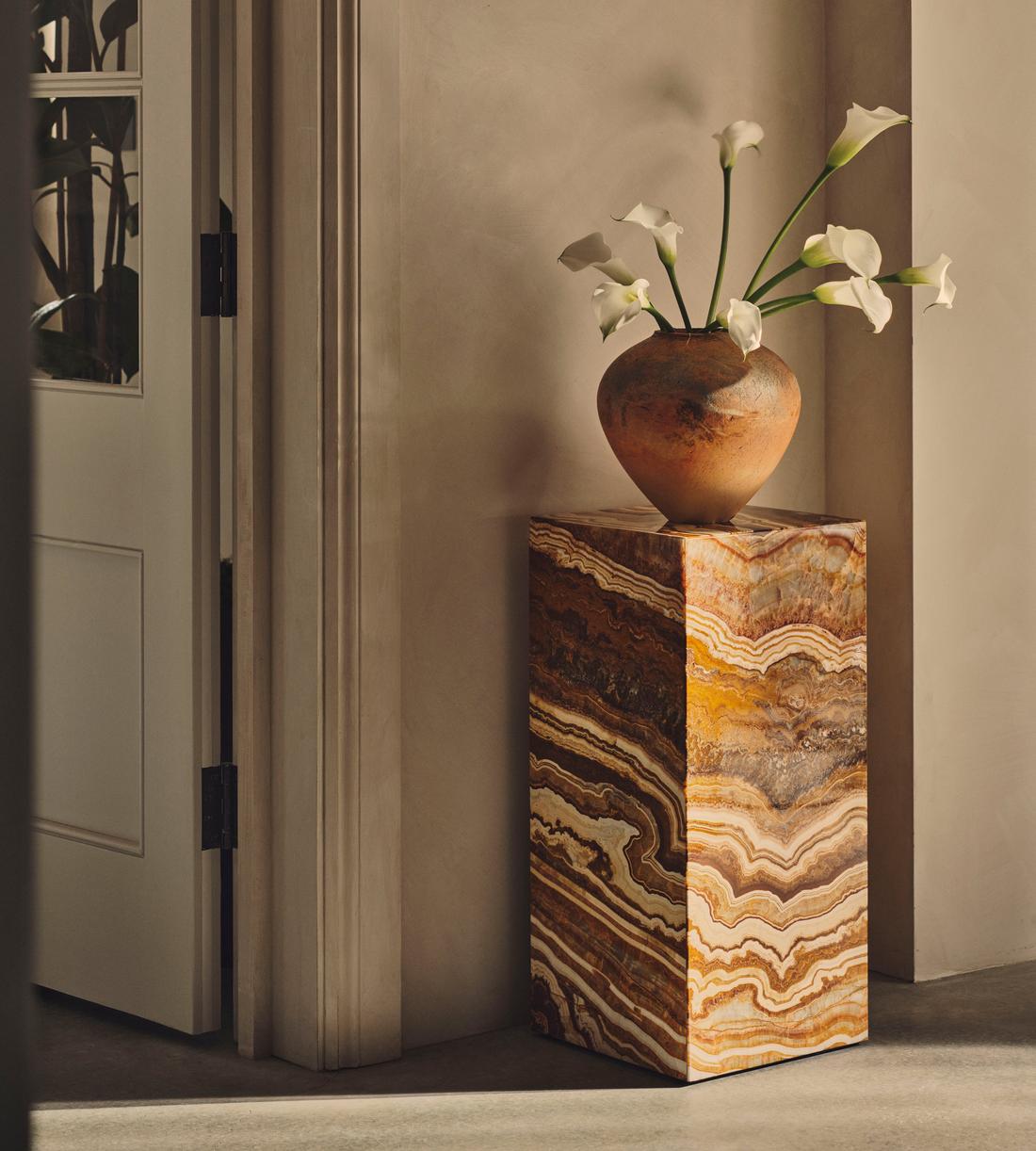 Delos Plinth - Dragon Onyx - Lifestyle - Image 1