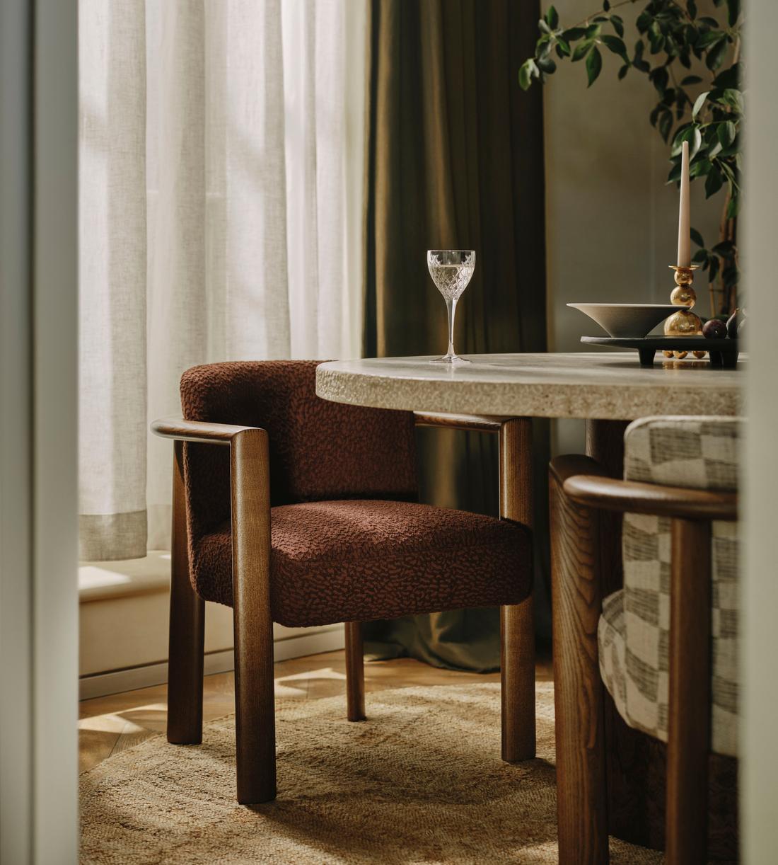 Aria Dining Chair - Boucle Jacquard - Aubergine - US - Lifestyle - Image 1