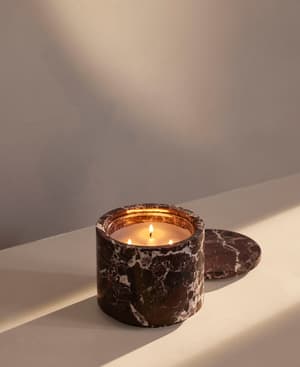 Leather & Oud Candle - Rosso Levanto Marble - 660g - Listing Image