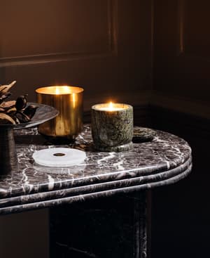 Turin Leather and Oud Candle Antique Brass - Large 500g - Hover Image