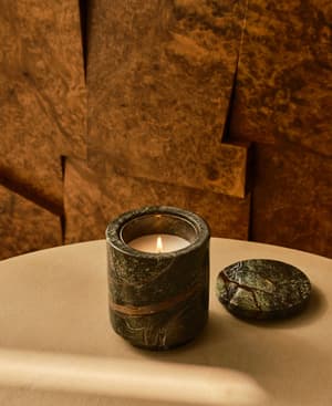 Leather & Oud Forest Green Marble Candle 250g - Hover Image
