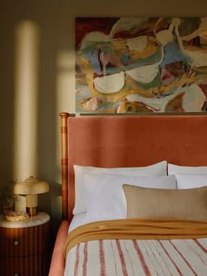 Paolo Bed - King - Velvet - Antique Rose - Hover Image
