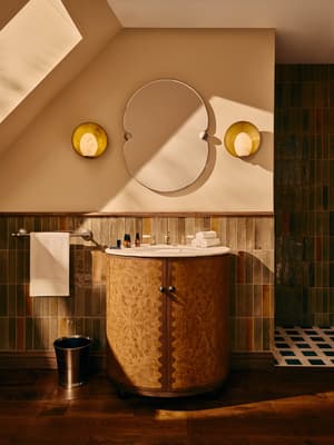 Esperanza Single Vanity - Calacatta Aura Marble - Listing Image