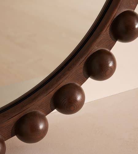 Emilia Mirror, Round