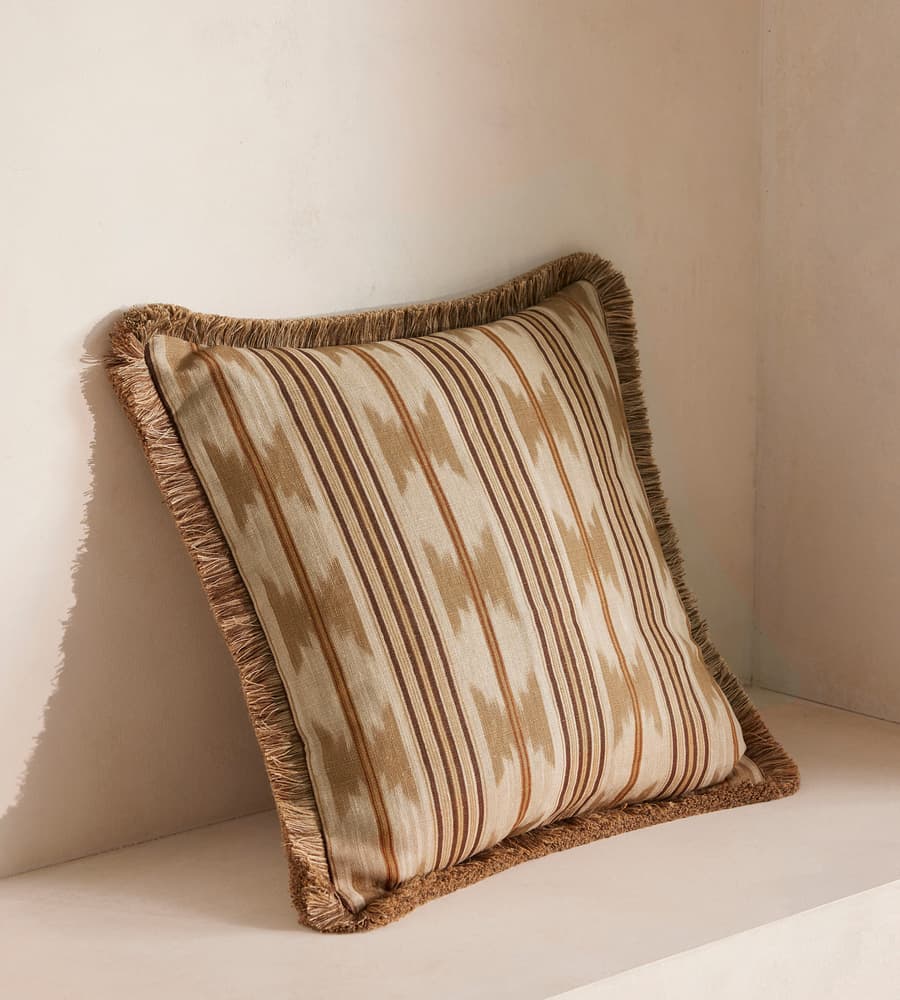 SMALL SQUARE CUSHION THE QUEENS CHAMBER