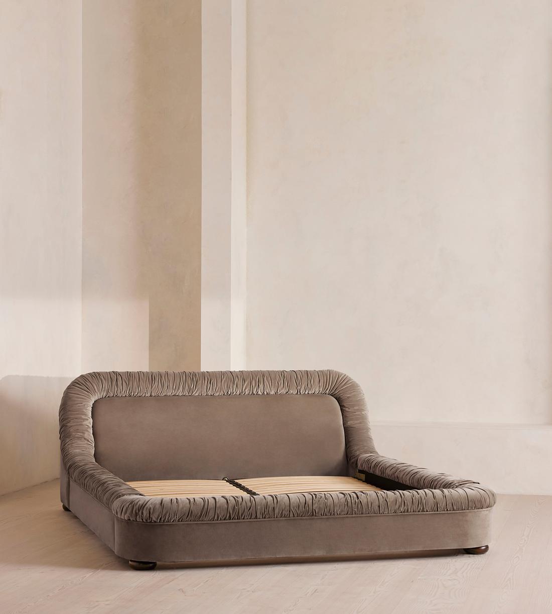 魅力的な Vara Bed, King, Velvet, Taupe, US パーツ