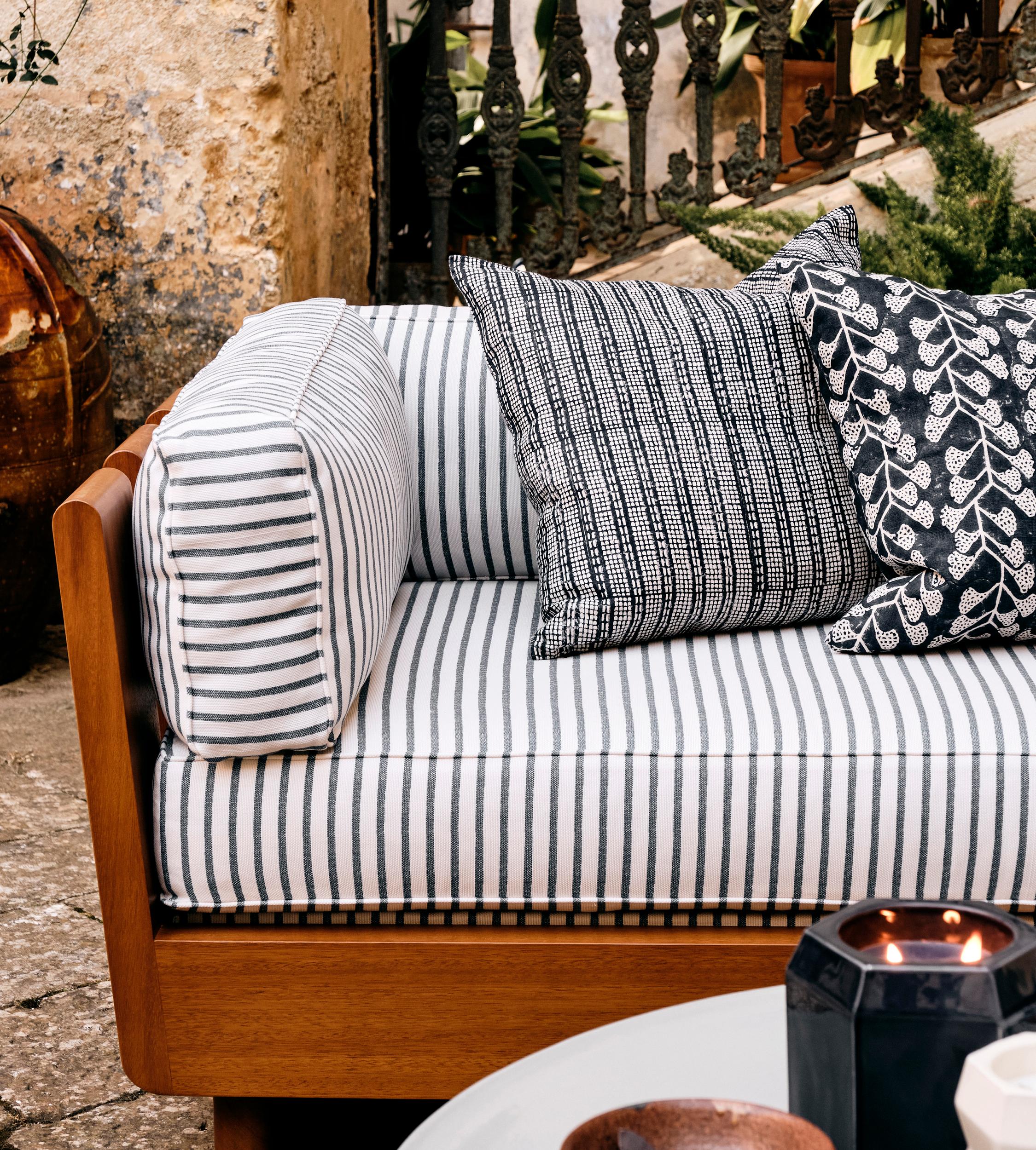 Johanna Outdoor Sofa, Harriet Stripe, Blue, US