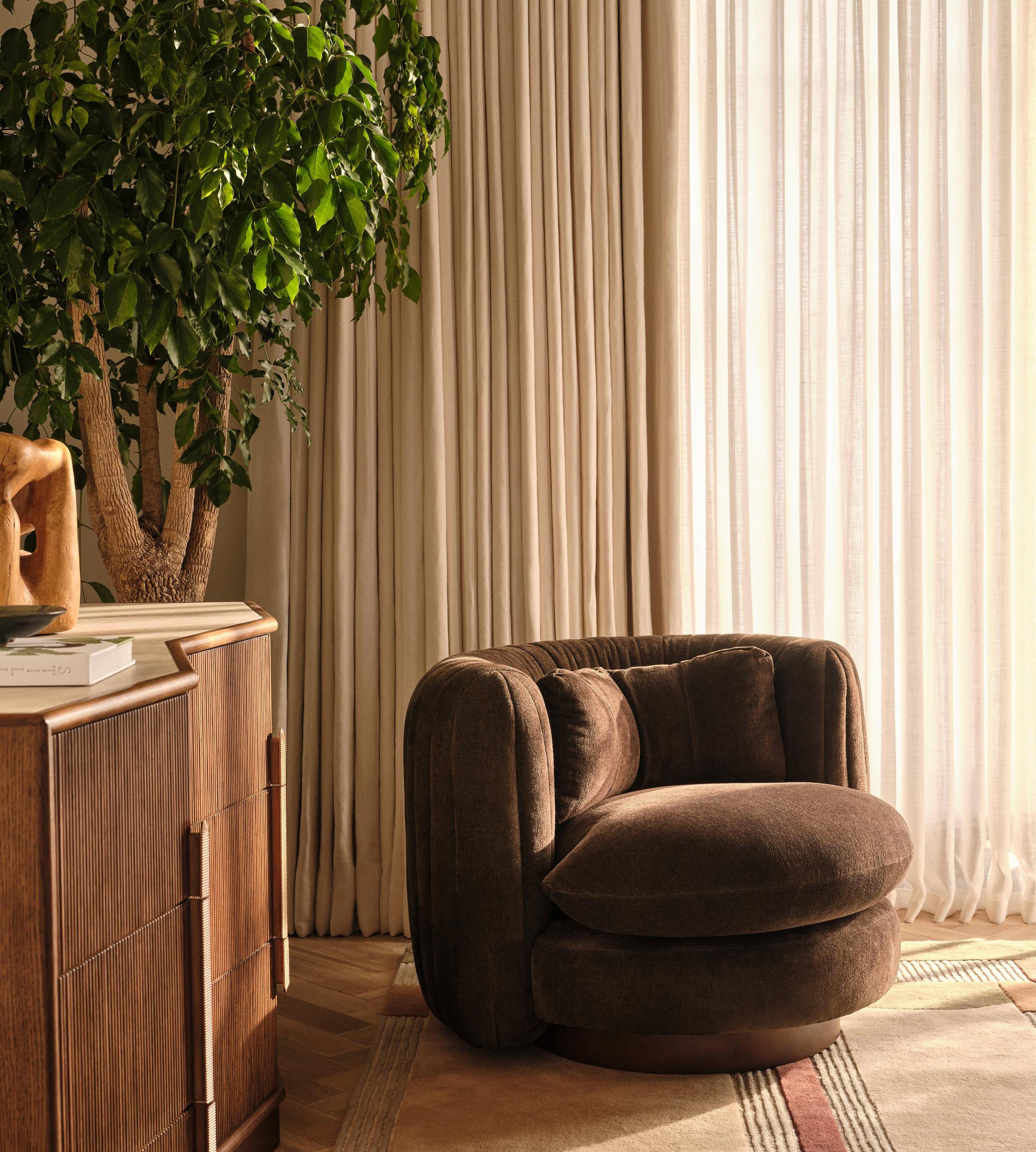 Vivienne Armchair, Linen Chenille, Chocolate, US