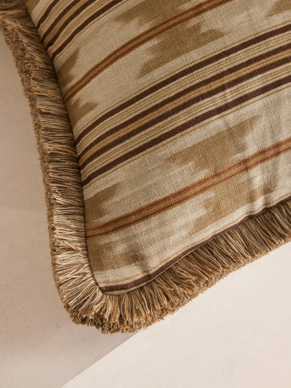 LARGE SQUARE CUSHION THE QUEENS QUARTERS main image 1