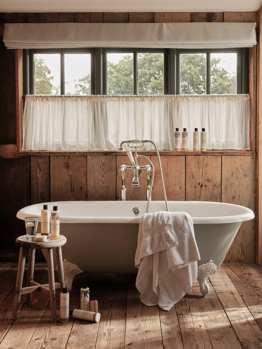 SOHO HOME COWSHED REPLENISH BATH & SHOWER GEL